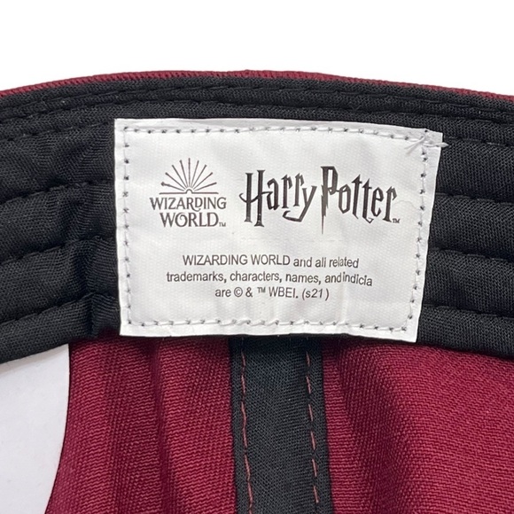 NWT Harry Potter Hogwarts Adjustable Back Maroon Adult Baseball Hat - Picture 5 of 7